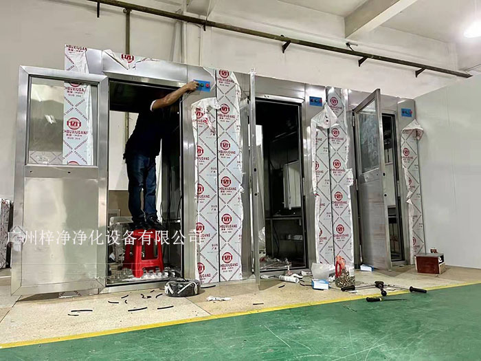 風(fēng)淋室生產(chǎn)組裝現(xiàn)場(chǎng)實(shí)拍圖 風(fēng)淋室生產(chǎn)組裝現(xiàn)場(chǎng)實(shí)拍圖