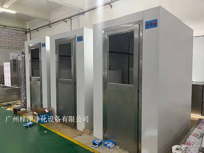 風(fēng)淋室產(chǎn)品結(jié)構(gòu)特點(diǎn) 風(fēng)淋室產(chǎn)品結(jié)構(gòu)特點(diǎn)